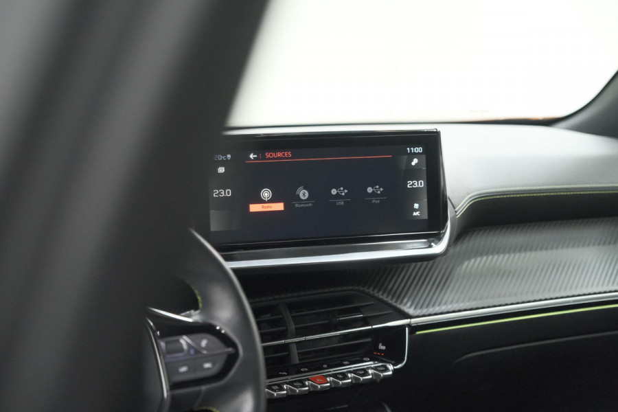 Peugeot 2008 PureTech 130 GT | Panoramadak | Adaptieve Cruise Control | Camera | Stoelverwarming