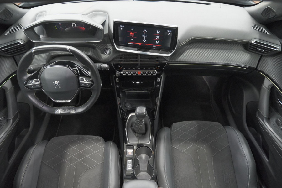 Peugeot 2008 PureTech 130 GT | Panoramadak | Adaptieve Cruise Control | Camera | Stoelverwarming