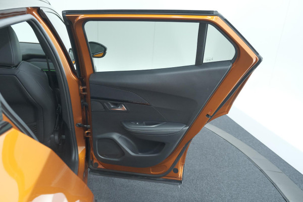 Peugeot 2008 PureTech 130 GT | Panoramadak | Adaptieve Cruise Control | Camera | Stoelverwarming