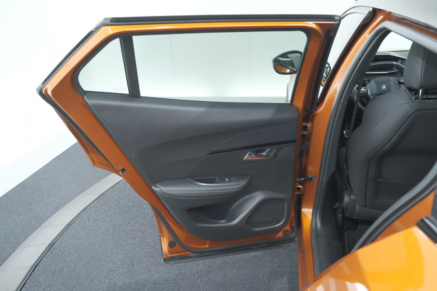 Peugeot 2008 PureTech 130 GT | Panoramadak | Adaptieve Cruise Control | Camera | Stoelverwarming