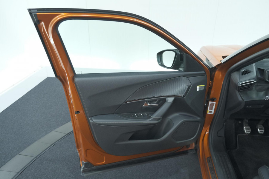 Peugeot 2008 PureTech 130 GT | Panoramadak | Adaptieve Cruise Control | Camera | Stoelverwarming