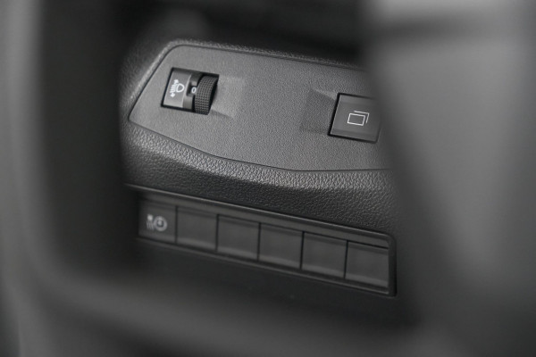 Citroën E-Berlingo 136 L1 50 kWh | Camera | Laadruimte-pakket | Dodehoekdetectie | Navigatie | 3 Zitplaatsen