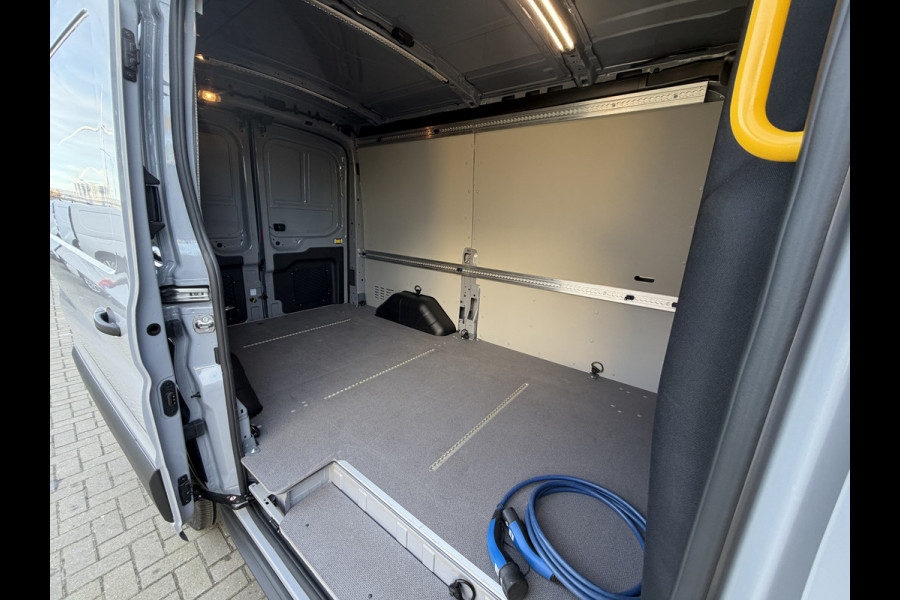 Ford E-Transit 350 L2H2 270PK Trend 68 kWh 317 KM WLTP CarPlay/cruisecontrol/stoelverwarming