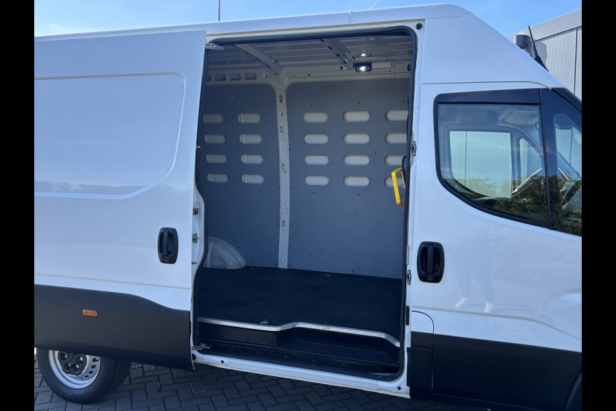 Iveco Daily 35S14V 2.3 136 PK / L2H2 / 270 A DEUREN / 3.5T TREKHAAK / 45.331 KM !! / AIRCO / BLUETOOTH