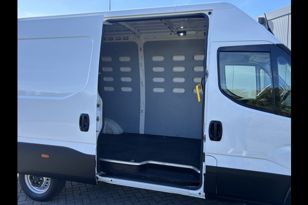 Iveco Daily 35S14V 2.3 136 PK / L2H2 / 270 A DEUREN / 3.5T TREKHAAK / 45.331 KM !! / AIRCO / BLUETOOTH