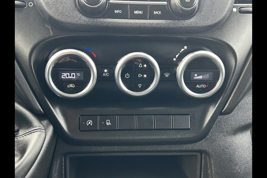 Iveco Daily 35S14V 2.3 136 PK / L2H2 / 270 A DEUREN / 3.5T TREKHAAK / 45.331 KM !! / AIRCO / BLUETOOTH