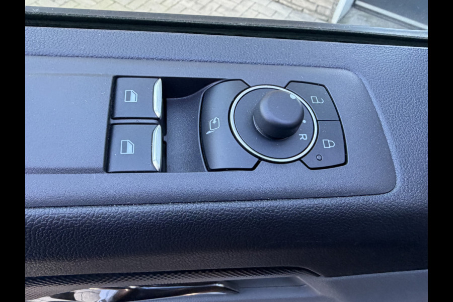 Ford E-Transit Cust. 320 L2H1 Sport 218PK 65 kWh CarPlay/stoelverwarming/navi/camera