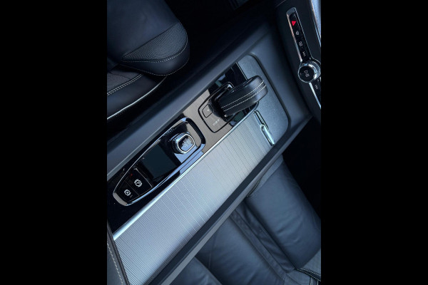 Volvo XC60 T6 Aut. R-Design Parkeercamera Google 340pk