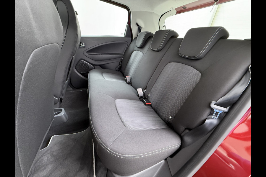 Renault ZOE R110 Limited 41kWh Huur Accu Navi Ecc Apple Carplay/Android Auto Cruise Control Pdc Lmv 16" Bluetooth Privacy Glas Keyless Led