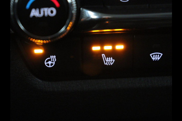 Mazda CX-30 2.0 e-SkyActiv-X M Hybrid Comfort | Stoelverwarming | Head-Up | Camera | Carplay | Adaptive cruise | Navigatie | Stuurverwarming | 18'' | Keyless | Full LED | Climate control