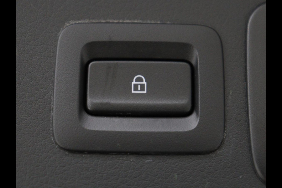 Mazda CX-30 2.0 e-SkyActiv-X M Hybrid Comfort | Stoelverwarming | Head-Up | Camera | Carplay | Adaptive cruise | Navigatie | Stuurverwarming | 18'' | Keyless | Full LED | Climate control