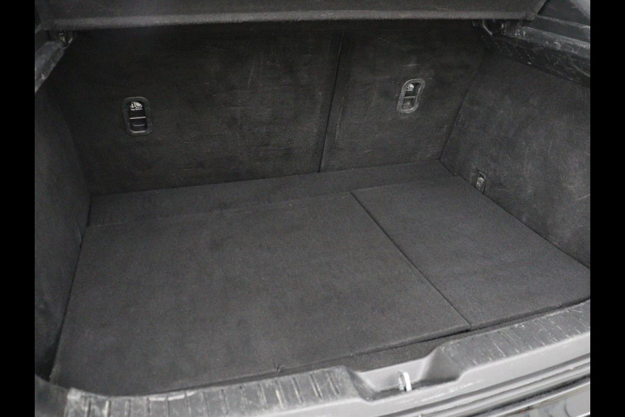 Mazda CX-30 2.0 e-SkyActiv-X M Hybrid Comfort | Stoelverwarming | Head-Up | Camera | Carplay | Adaptive cruise | Navigatie | Stuurverwarming | 18'' | Keyless | Full LED | Climate control