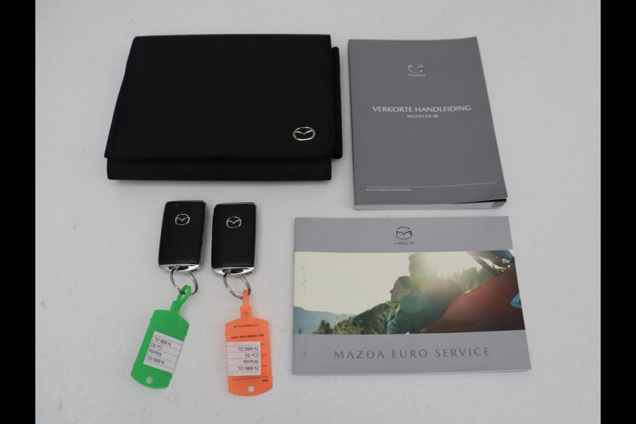 Mazda CX-30 2.0 e-SkyActiv-X M Hybrid Comfort | Stoelverwarming | Head-Up | Camera | Carplay | Adaptive cruise | Navigatie | Stuurverwarming | 18'' | Keyless | Full LED | Climate control