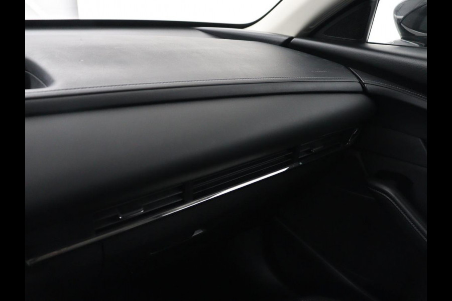 Mazda CX-30 2.0 e-SkyActiv-X M Hybrid Comfort | Stoelverwarming | Head-Up | Camera | Carplay | Adaptive cruise | Navigatie | Stuurverwarming | 18'' | Keyless | Full LED | Climate control