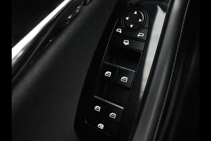 Mazda CX-30 2.0 e-SkyActiv-X M Hybrid Comfort | Stoelverwarming | Head-Up | Camera | Carplay | Adaptive cruise | Navigatie | Stuurverwarming | 18'' | Keyless | Full LED | Climate control