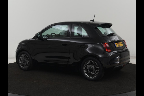 Fiat 500E Icon 42 kWh | 3 Fase | Stoelverwarming | Camera | Carplay | Navigatie | Full LED | Climate control | Cruise control | Bluetooth