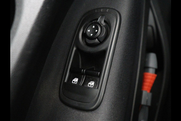 Fiat 500E Icon 42 kWh | 3 Fase | Stoelverwarming | Camera | Carplay | Navigatie | Full LED | Climate control | Cruise control | Bluetooth