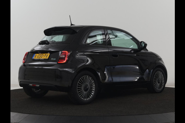 Fiat 500E Icon 42 kWh | 3 Fase | Stoelverwarming | Camera | Carplay | Navigatie | Full LED | Climate control | Cruise control | Bluetooth