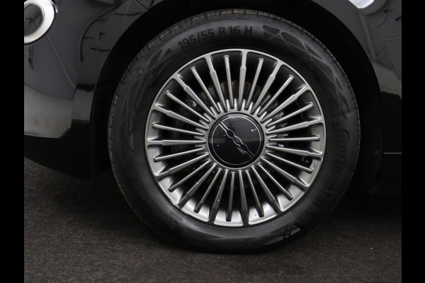 Fiat 500E Icon 42 kWh | 3 Fase | Stoelverwarming | Camera | Carplay | Navigatie | Full LED | Climate control | Cruise control | Bluetooth