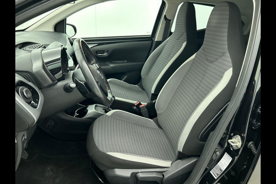 Toyota Aygo 1.0 VVT-i x-joy Automaat | Climate Control |  Apple Carplay/Android Auto | Navigatie | Camera achter | Cruise Control | 15"LM Velgen