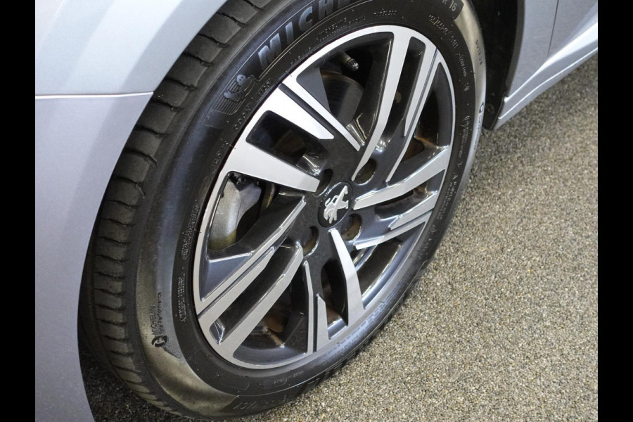 Peugeot 208 1.2 PureTech 100pk Automaat Allure Pack | Navigatie | Apple Carplay/Android Auto | Camera | Parkeersensor achter | Cruise Control | Virtual Cockpit | Climate Control | Getinte ramen