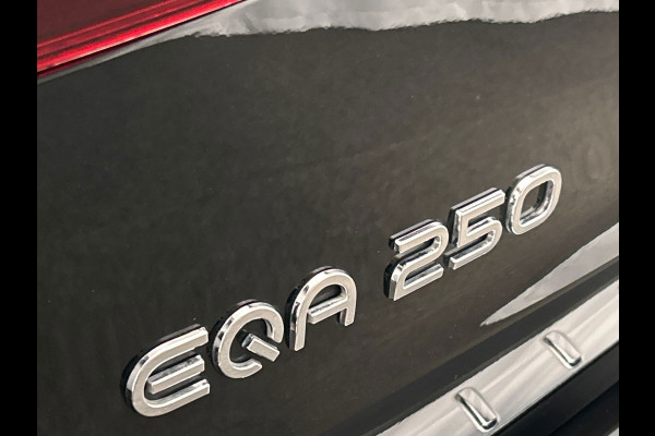 Mercedes-Benz EQA 250 Business Solution AMG | Pano/Dak | Adaptieve/Cruise | Rondomzicht/Camera | LED | Origineel NL