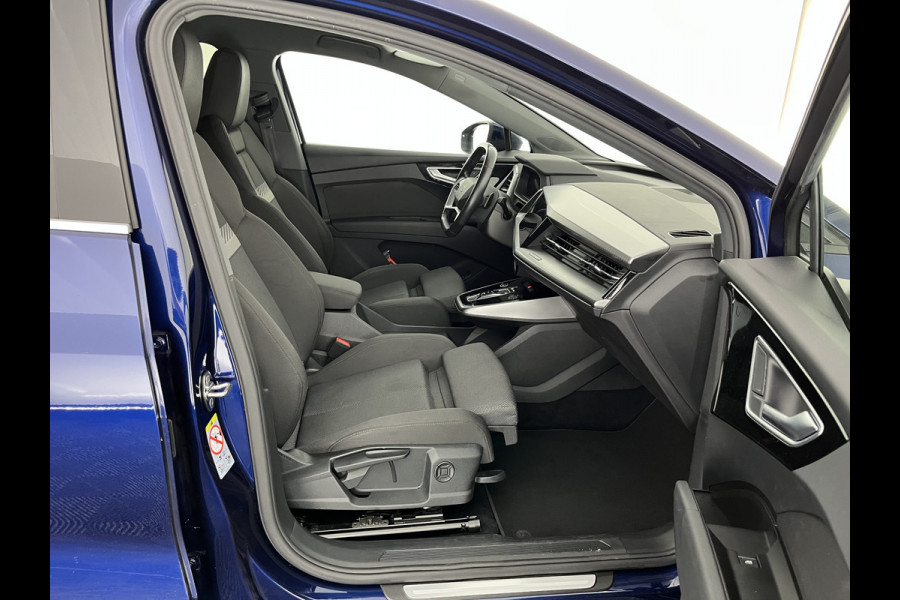 Audi Q4 e-tron 40 Advanced Edition 77 kWh [ 3-Fase-11kW ] {SOH-92%} (INCL-BTW) Aut.*HEATPUMP | NAVI-FULLMAP | MATRIX-LED | KEYLESS | AUDI-SOUND |  DIGI-COCKPIT | DAB | CARPLAY | HEATED-SPORTSEATS | PRIVACYGLASS | CRUISE | 19''ALU*