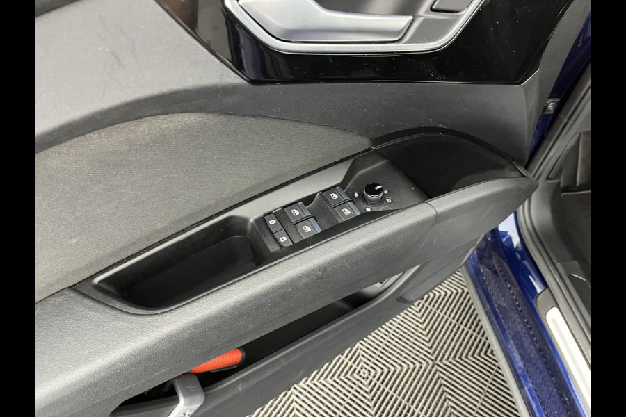 Audi Q4 e-tron 40 Advanced Edition 77 kWh [ 3-Fase-11kW ] {SOH-92%} (INCL-BTW) Aut.*HEATPUMP | NAVI-FULLMAP | MATRIX-LED | KEYLESS | AUDI-SOUND |  DIGI-COCKPIT | DAB | CARPLAY | HEATED-SPORTSEATS | PRIVACYGLASS | CRUISE | 19''ALU*