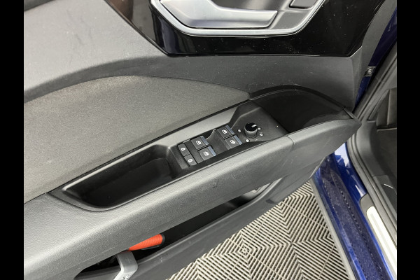 Audi Q4 e-tron 40 Advanced Edition 77 kWh [ 3-Fase-11kW ] {SOH-92%} (INCL-BTW) Aut.*HEATPUMP | NAVI-FULLMAP | MATRIX-LED | KEYLESS | AUDI-SOUND |  DIGI-COCKPIT | DAB | CARPLAY | HEATED-SPORTSEATS | PRIVACYGLASS | CRUISE | 19''ALU*