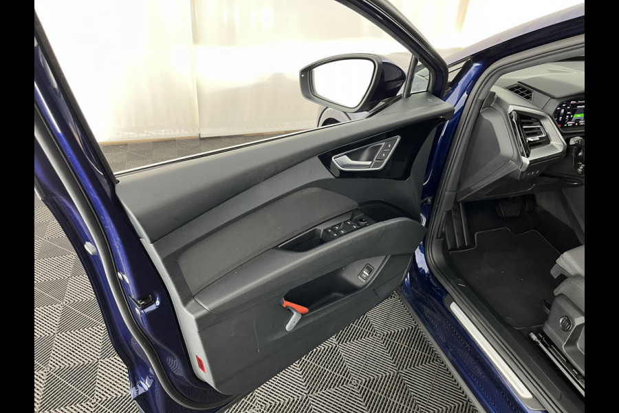 Audi Q4 e-tron 40 Advanced Edition 77 kWh [ 3-Fase-11kW ] {SOH-92%} (INCL-BTW) Aut.*HEATPUMP | NAVI-FULLMAP | MATRIX-LED | KEYLESS | AUDI-SOUND |  DIGI-COCKPIT | DAB | CARPLAY | HEATED-SPORTSEATS | PRIVACYGLASS | CRUISE | 19''ALU*