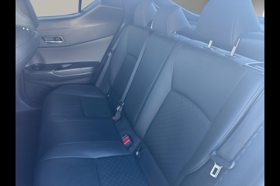Toyota C-HR 1.8 Hybrid Executive | Leer | JBL | Camera  Led | Afneembare Trekhaak | Bi-Tone