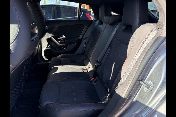 Mercedes-Benz CLA-Klasse Shooting Brake 180 d Business Solution AMG DAB Camera Stoelverwarming