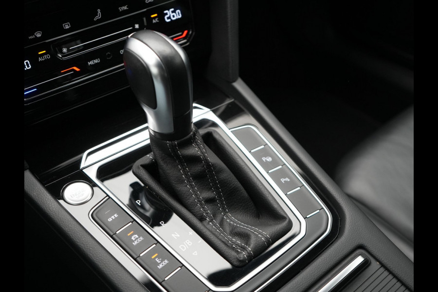 Volkswagen Arteon 1.4 TSI eHybrid R-Line Plug In Hybrid 218pk Dealer O.H. PHEV | Lederen Sportstoelen Memory & Massage | Adaptive Cruise | Camera | Matrix LED | Apple Caplay | Voorstoelen Verwarmd | Blis | Virtual | Navigatie | DAB |