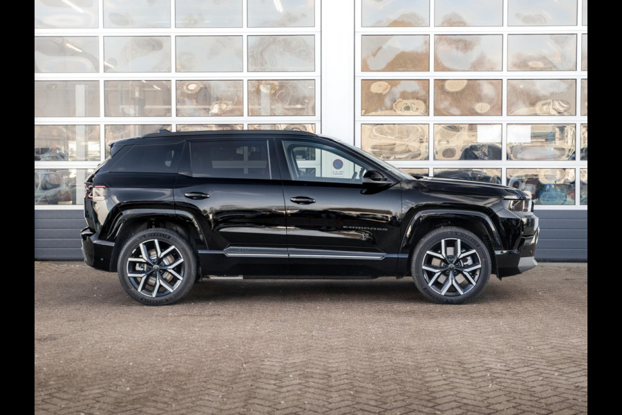 Jeep Compass First Edition 74 kWh | Adapt. Cruise | Camera | Carplay | 20" | Elektr. A-Klep | Navi | Winter Pack | Schuif/Kanteldak | Premium Pack | Conv. Pack | Warmtepomp | Nappa Leder