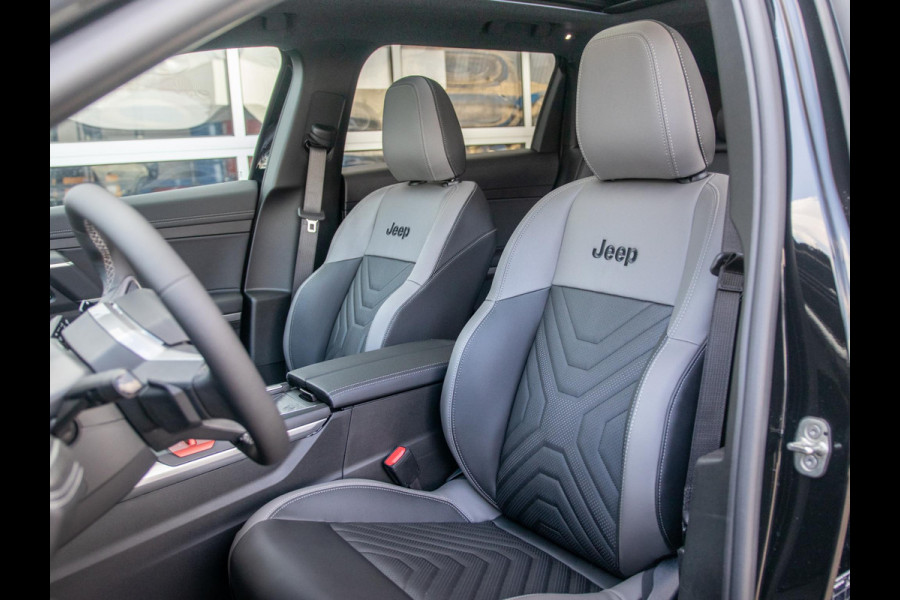Jeep Compass First Edition 74 kWh | Adapt. Cruise | Camera | Carplay | 20" | Elektr. A-Klep | Navi | Winter Pack | Schuif/Kanteldak | Premium Pack | Conv. Pack | Warmtepomp | Nappa Leder