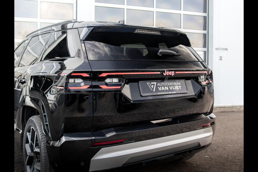 Jeep Compass First Edition 74 kWh | Adapt. Cruise | Camera | Carplay | 20" | Elektr. A-Klep | Navi | Winter Pack | Schuif/Kanteldak | Premium Pack | Conv. Pack | Warmtepomp | Nappa Leder