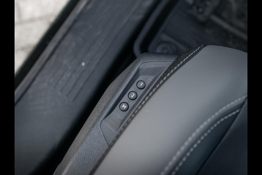 Jeep Compass First Edition 74 kWh | Adapt. Cruise | Camera | Carplay | 20" | Elektr. A-Klep | Navi | Winter Pack | Schuif/Kanteldak | Premium Pack | Conv. Pack | Warmtepomp | Nappa Leder