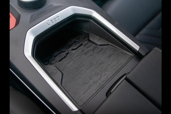 Jeep Compass First Edition 74 kWh | Adapt. Cruise | Camera | Carplay | 20" | Elektr. A-Klep | Navi | Winter Pack | Schuif/Kanteldak | Premium Pack | Conv. Pack | Warmtepomp | Nappa Leder