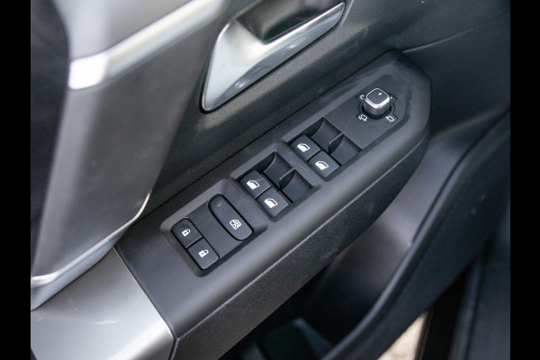 Jeep Compass First Edition 74 kWh | Adapt. Cruise | Camera | Carplay | 20" | Elektr. A-Klep | Navi | Winter Pack | Schuif/Kanteldak | Premium Pack | Conv. Pack | Warmtepomp | Nappa Leder