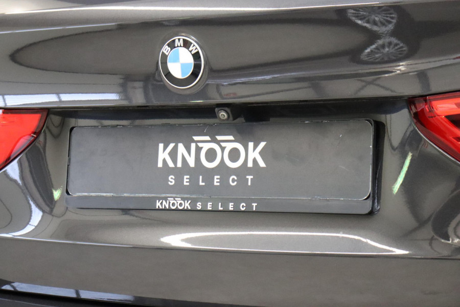 BMW 5 Serie Touring 530i High Executive M Sport Pakket Automaat / Navigatiesysteem Professional /  Head-Up Display / Comfortstoelen / Trekhaak / Sfeerverlichting / Driving Assistant / Stoelverwarming / Multifunctioneel Instrumentendisplay / Hifi / Adaptieve LED-koplamp / M Sportremsysteem / Active Protection