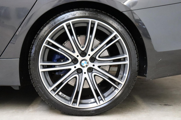 BMW 5 Serie Touring 530i High Executive M Sport Pakket Automaat / Navigatiesysteem Professional /  Head-Up Display / Comfortstoelen / Trekhaak / Sfeerverlichting / Driving Assistant / Stoelverwarming / Multifunctioneel Instrumentendisplay / Hifi / Adaptieve LED-koplamp / M Sportremsysteem / Active Protection