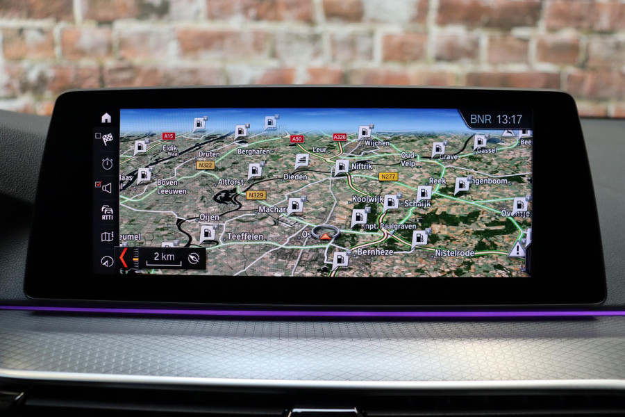 BMW 5 Serie Touring 530i High Executive M Sport Pakket Automaat / Navigatiesysteem Professional /  Head-Up Display / Comfortstoelen / Trekhaak / Sfeerverlichting / Driving Assistant / Stoelverwarming / Multifunctioneel Instrumentendisplay / Hifi / Adaptieve LED-koplamp / M Sportremsysteem / Active Protection