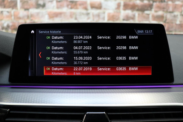 BMW 5 Serie Touring 530i High Executive M Sport Pakket Automaat / Navigatiesysteem Professional /  Head-Up Display / Comfortstoelen / Trekhaak / Sfeerverlichting / Driving Assistant / Stoelverwarming / Multifunctioneel Instrumentendisplay / Hifi / Adaptieve LED-koplamp / M Sportremsysteem / Active Protection