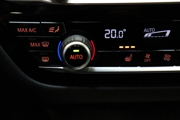 BMW 5 Serie Touring 530i High Executive M Sport Pakket Automaat / Navigatiesysteem Professional /  Head-Up Display / Comfortstoelen / Trekhaak / Sfeerverlichting / Driving Assistant / Stoelverwarming / Multifunctioneel Instrumentendisplay / Hifi / Adaptieve LED-koplamp / M Sportremsysteem / Active Protection