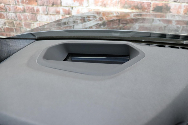 BMW 5 Serie Touring 530i High Executive M Sport Pakket Automaat / Navigatiesysteem Professional /  Head-Up Display / Comfortstoelen / Trekhaak / Sfeerverlichting / Driving Assistant / Stoelverwarming / Multifunctioneel Instrumentendisplay / Hifi / Adaptieve LED-koplamp / M Sportremsysteem / Active Protection