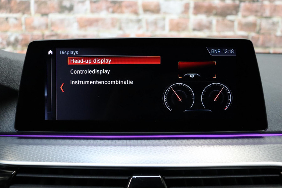 BMW 5 Serie Touring 530i High Executive M Sport Pakket Automaat / Navigatiesysteem Professional /  Head-Up Display / Comfortstoelen / Trekhaak / Sfeerverlichting / Driving Assistant / Stoelverwarming / Multifunctioneel Instrumentendisplay / Hifi / Adaptieve LED-koplamp / M Sportremsysteem / Active Protection