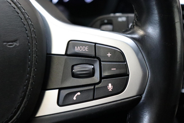 BMW 5 Serie Touring 530i High Executive M Sport Pakket Automaat / Navigatiesysteem Professional /  Head-Up Display / Comfortstoelen / Trekhaak / Sfeerverlichting / Driving Assistant / Stoelverwarming / Multifunctioneel Instrumentendisplay / Hifi / Adaptieve LED-koplamp / M Sportremsysteem / Active Protection