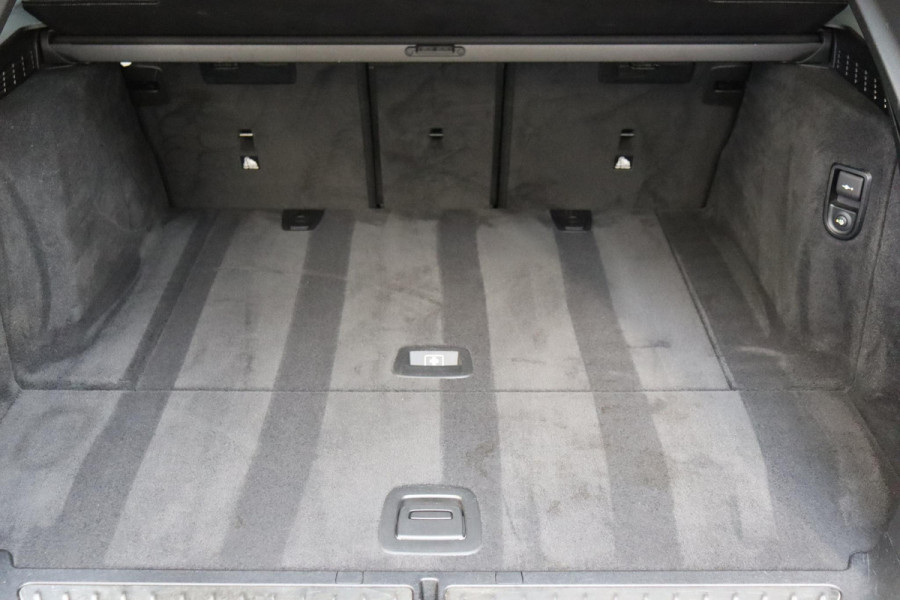 BMW 5 Serie Touring 530i High Executive M Sport Pakket Automaat / Navigatiesysteem Professional /  Head-Up Display / Comfortstoelen / Trekhaak / Sfeerverlichting / Driving Assistant / Stoelverwarming / Multifunctioneel Instrumentendisplay / Hifi / Adaptieve LED-koplamp / M Sportremsysteem / Active Protection