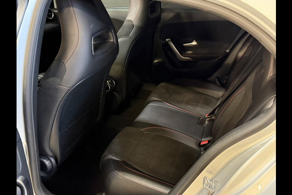 Mercedes-Benz A-Klasse 180 Business Solution AMG Night Upgrade | Panoramadak | Stoelverwarming