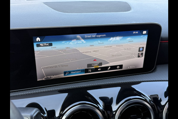 Mercedes-Benz A-Klasse 180 Business Solution AMG Night Upgrade | Panoramadak | Stoelverwarming